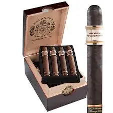CIGAR MACANUDO VINTAGE CABINET SELECTION 1997